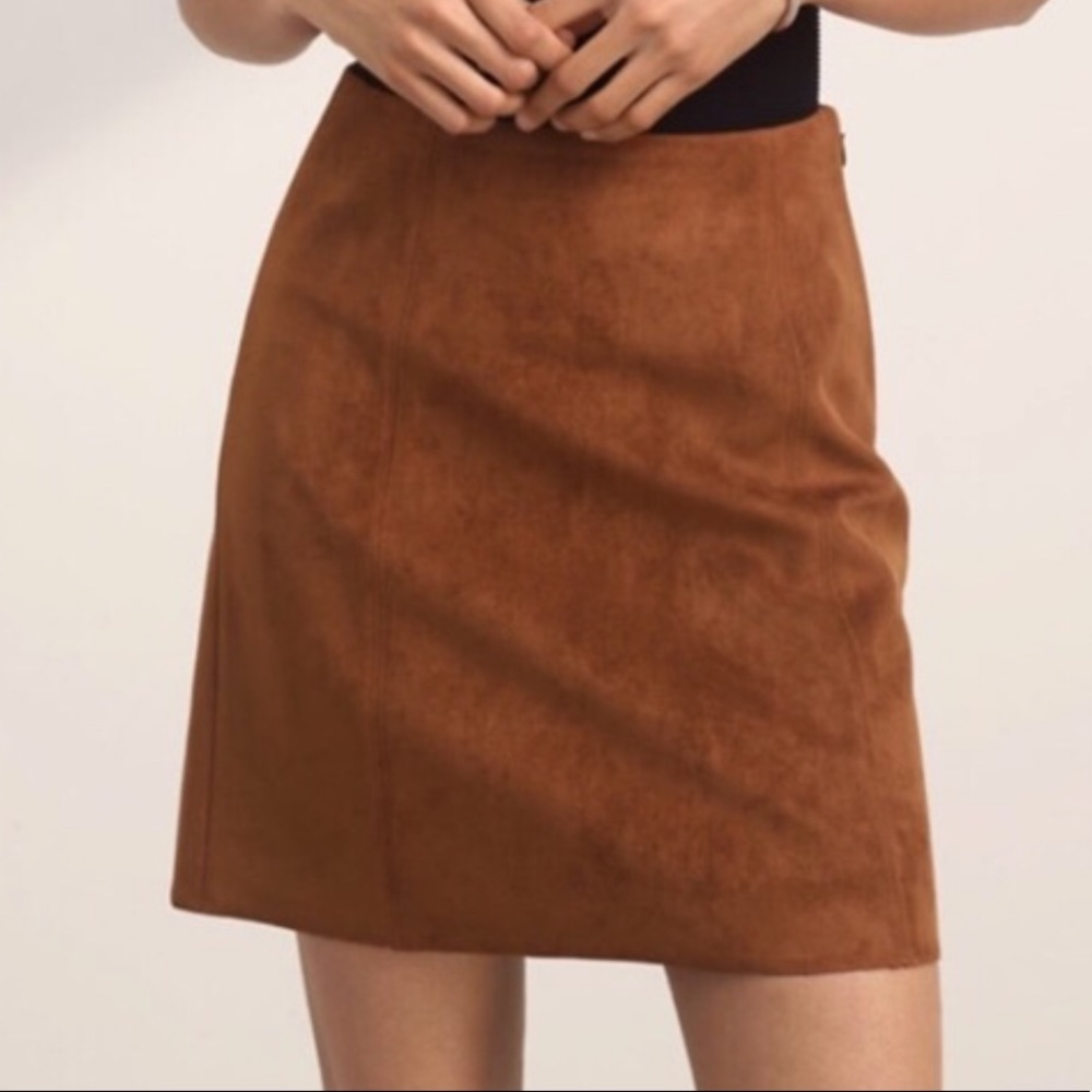 SOLD ‼️ BNWOT Babaton Hopper Suede Skirt in Camel